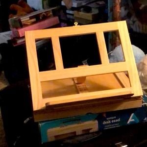 Desk easel